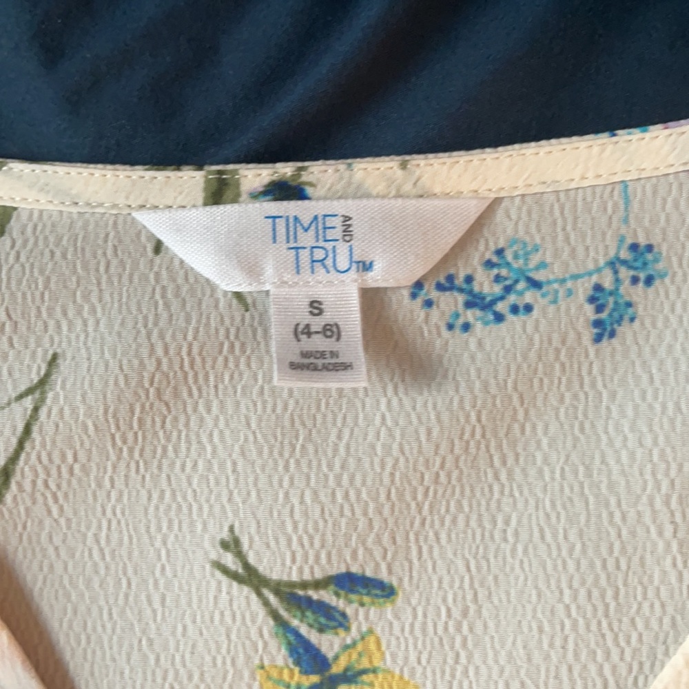 Spring floral blouse - Picture 2 of 4